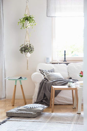 Mkono 49-inch length provides easy reach and dramatic drape