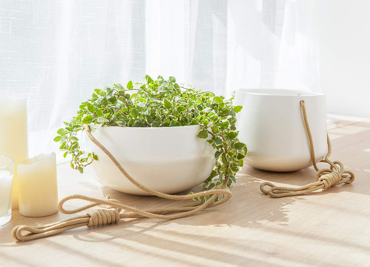 Mkono versatile indoor/outdoor setup ideal for patios, balconies, and windows