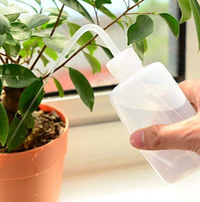 Mkono 500ml watering can with scale marks for controlled pours.
