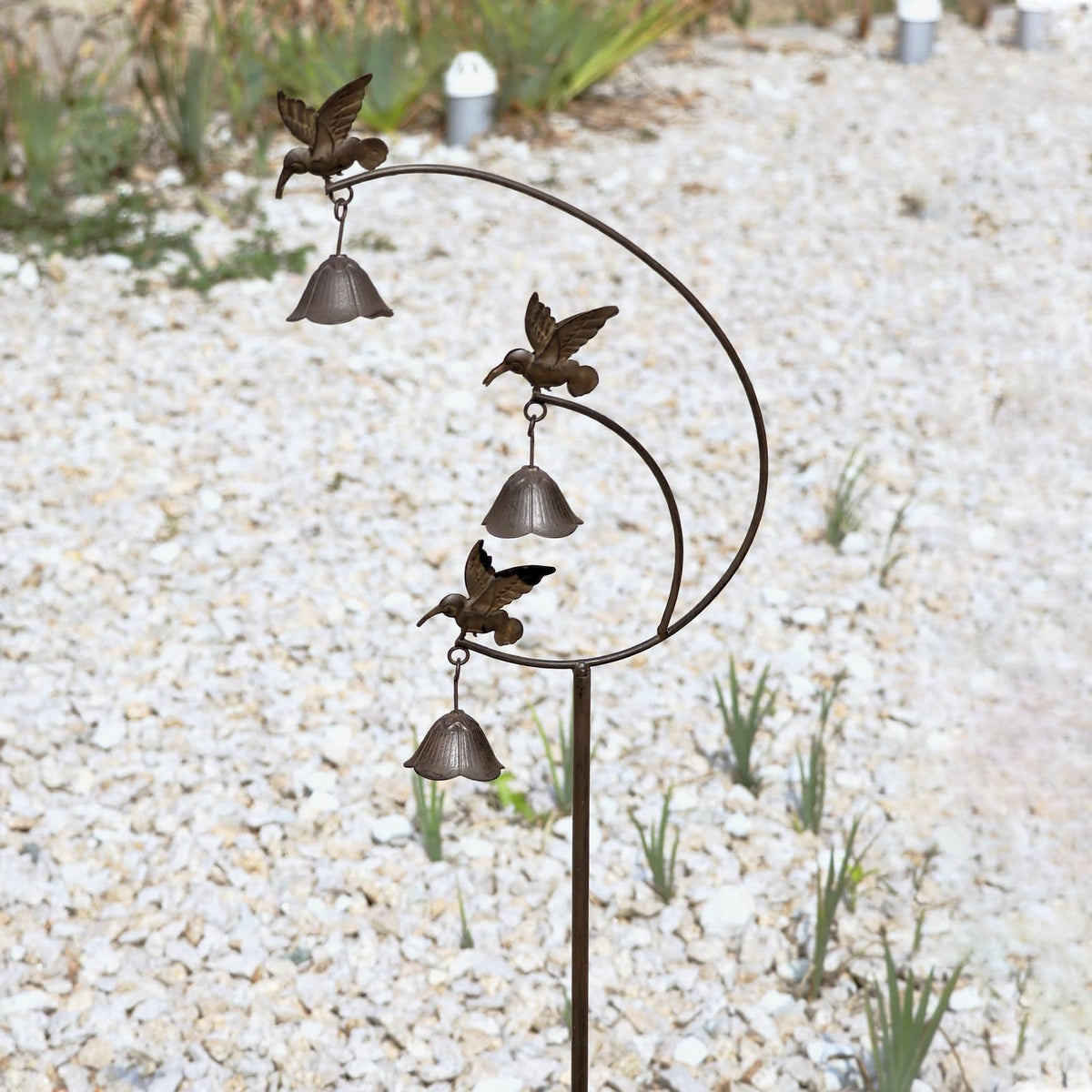 MNRYLKB gift-ready stake brightens outdoor spaces