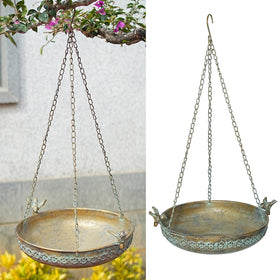 MNRYLKB bird bath makes a thoughtful garden gift and decor piece.