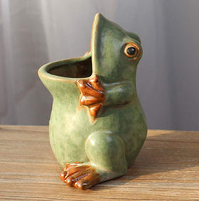 MONMOB frog planter side view, compact footprint fits desks and balconies