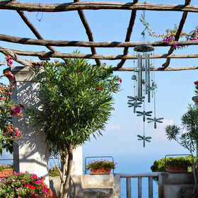 Monsiter QE dragonfly ornament wind chime makes garden décor feel lively and inviting.
