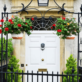 Montresor set of two hanging planters for versatile displays