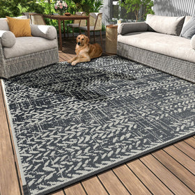 MontVoo RV outdoor mat plastic straw, durable under camp use.