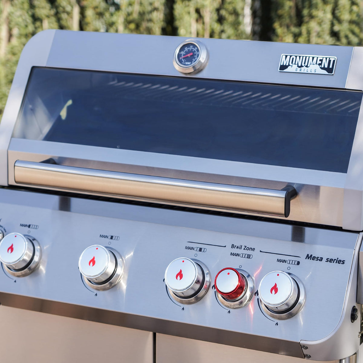 Mesa415BZ side burner expands sauce and side-dish options outdoors.