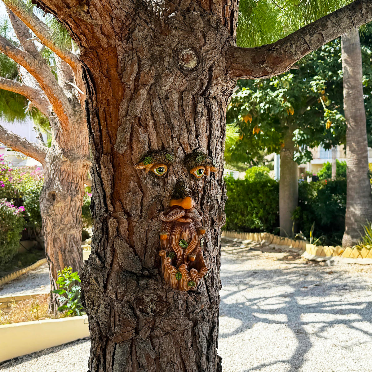 Mood Lab Tree Face Decor includes hanging hooks and screws for easy installation
