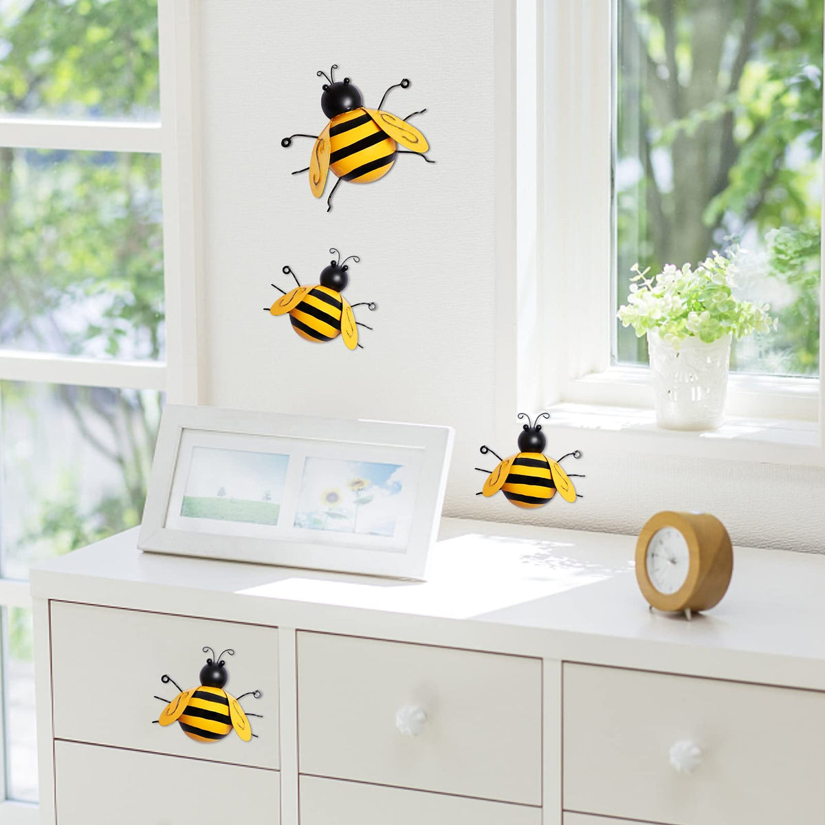 MorTime bee wall decor for fences or doors brings spring charm to outdoor spaces.