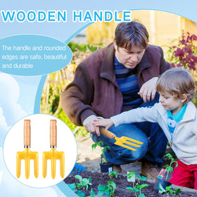 Motionchic metal shovel ideal for sand play and gentle soil digging.