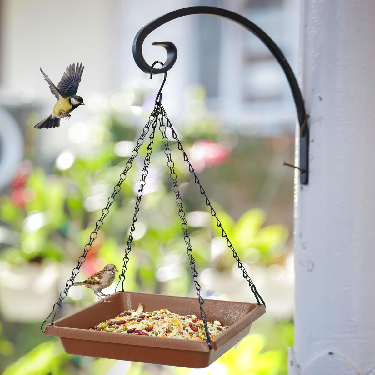MSKIAUO bottom drain hole enables quick cleaning after feeding and rain.