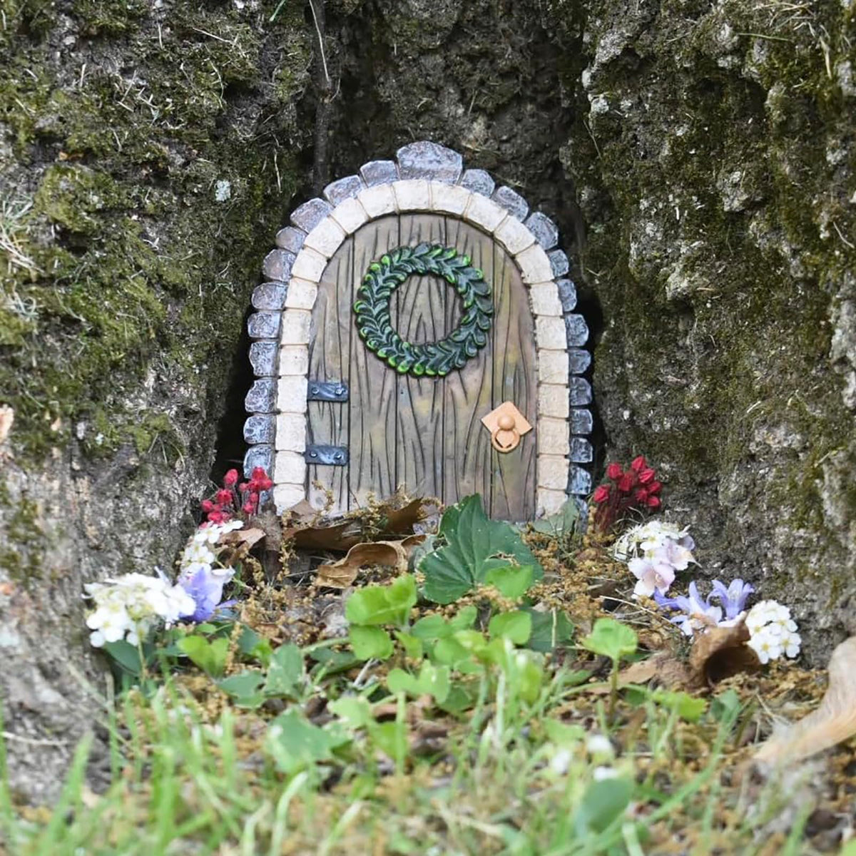 MUAMAX Garden Fairy Door weighs about 0.55 pounds for easy placement