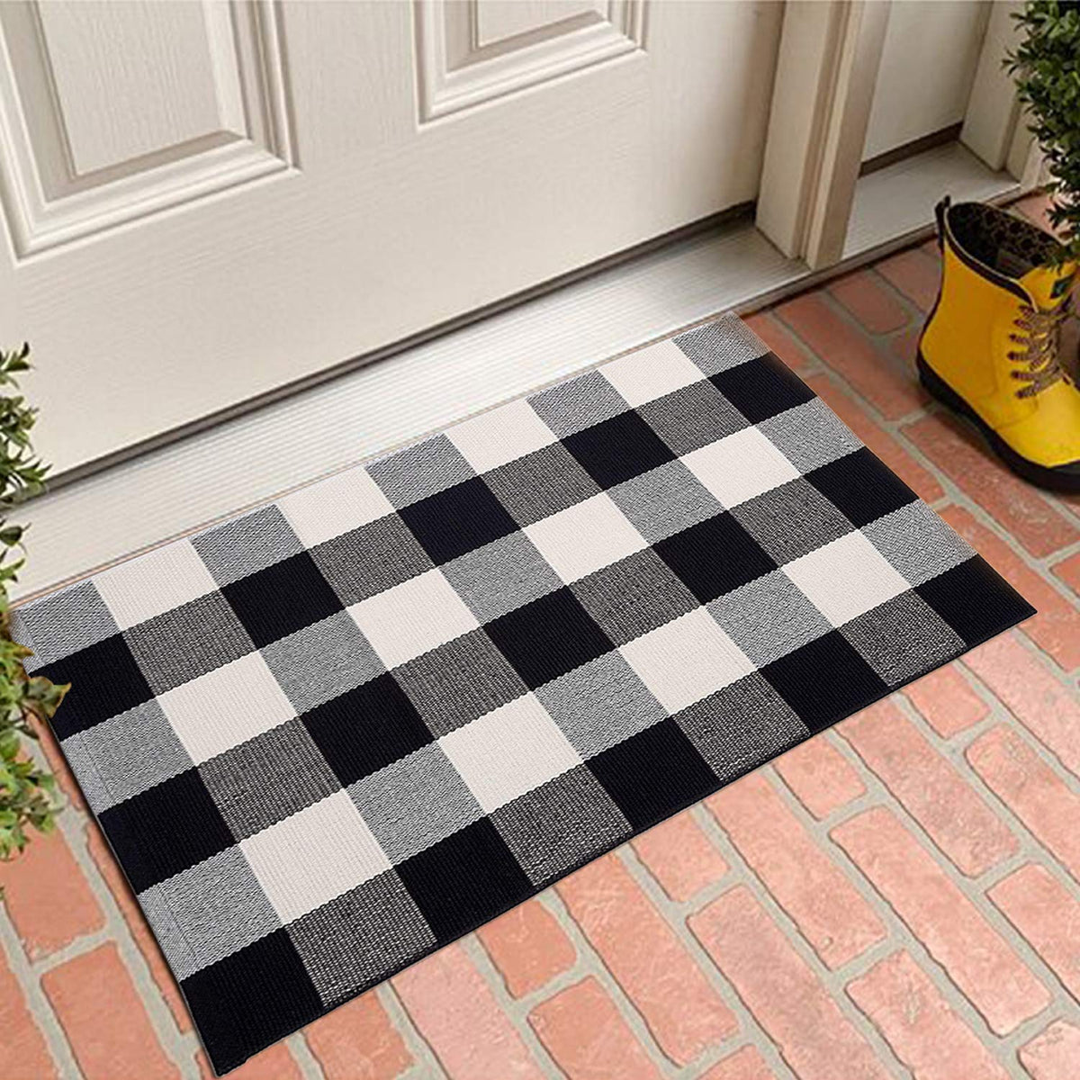 MUBIN 2x3 washable doormat hand-woven, easy to clean after muddy outdoor days.