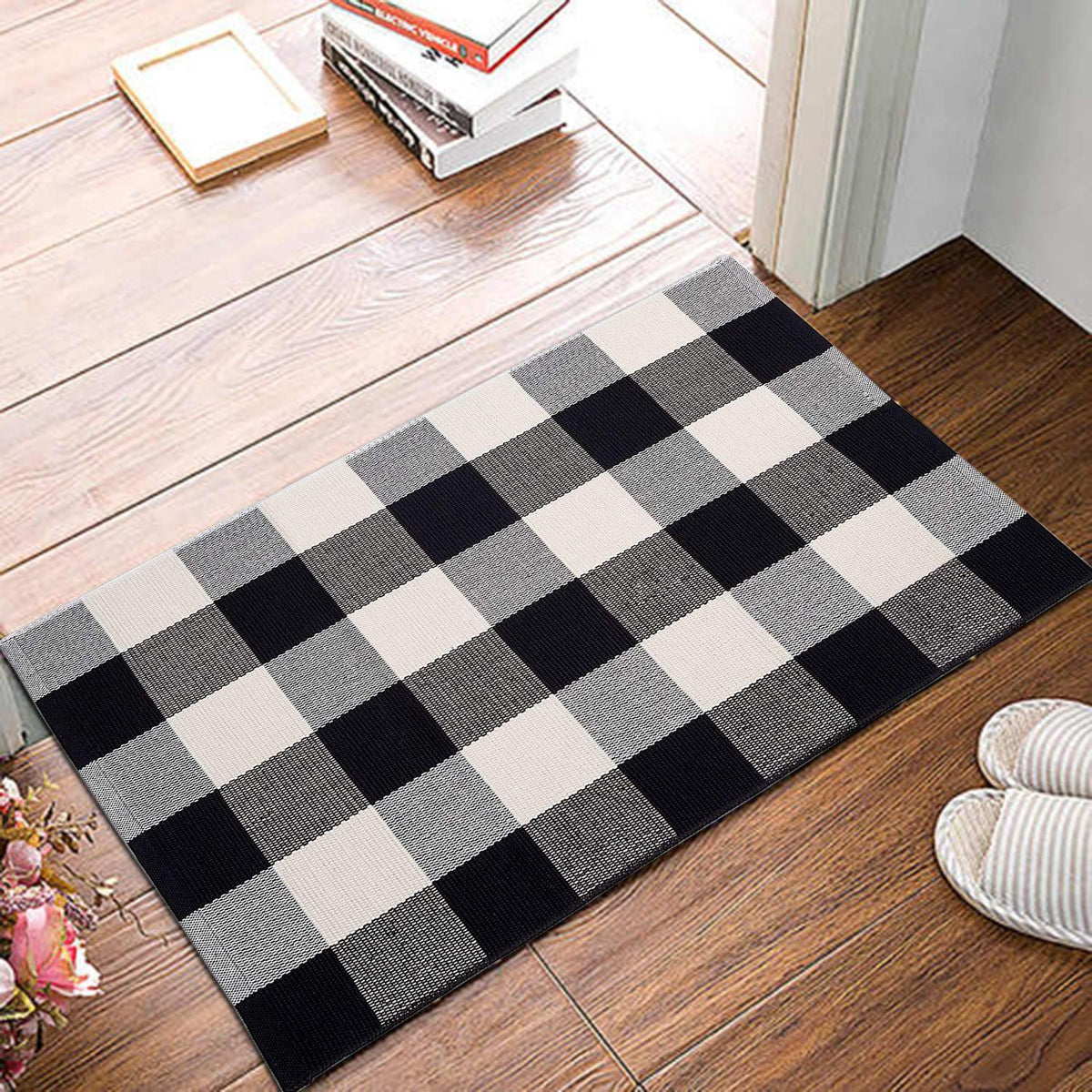 MUBIN soft durable entryway mat offers everyday use with gentle skin-friendly fibers.