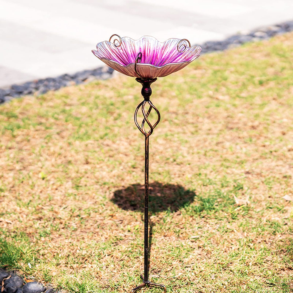MUMTOP four-pronged base ensures stable placement on outdoor surfaces.