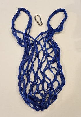 Muzzys carabiner clip attached to bag for quick, secure hanging and easy removal.