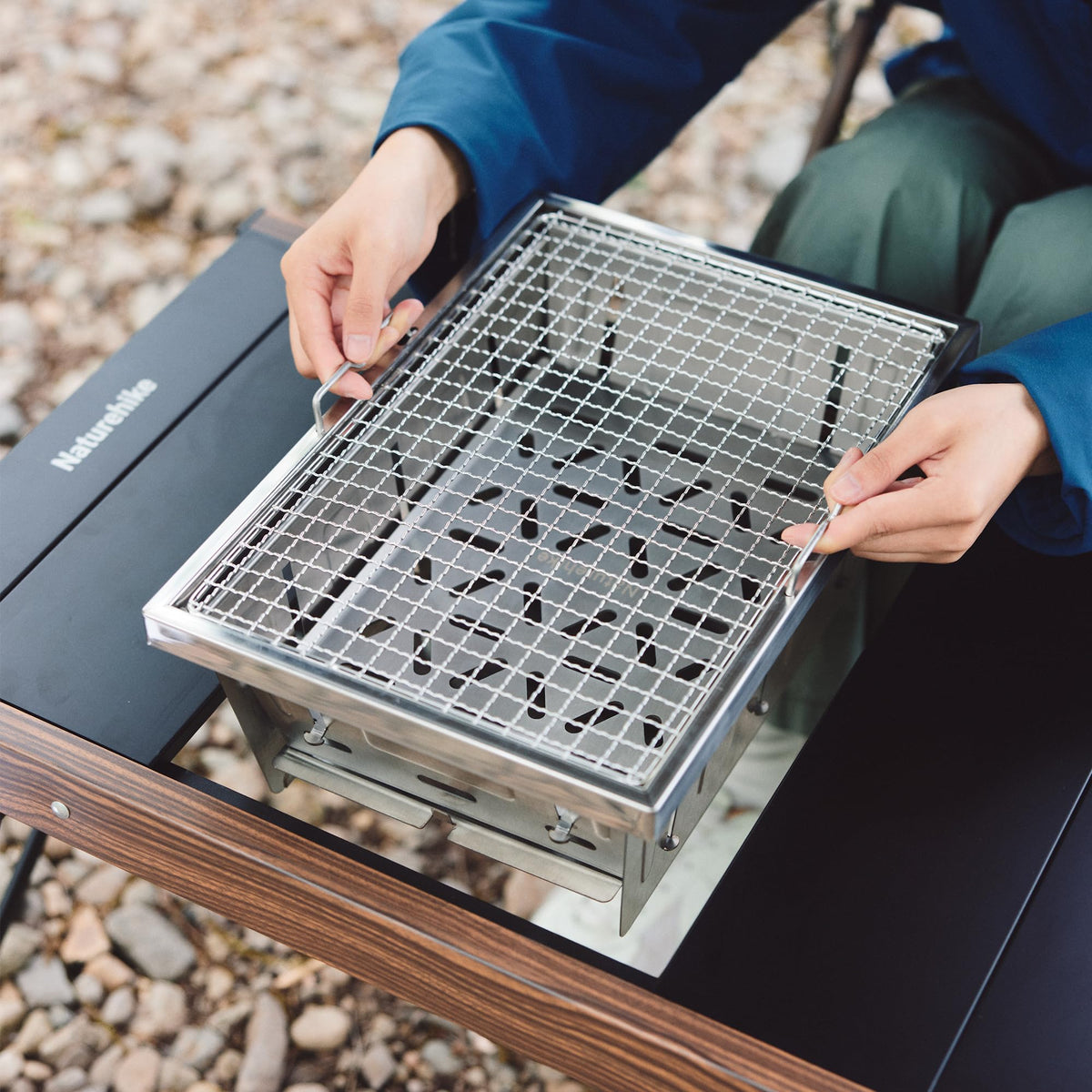 Naturehike folding charcoal grill outdoors, easy to carry and ready in seconds