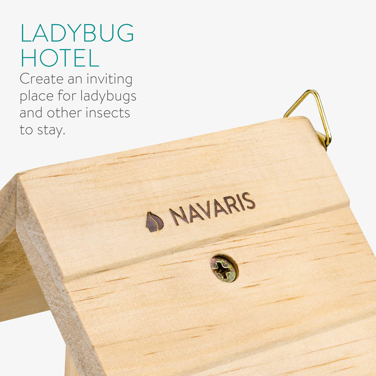 Navaris habitat measures 12.5 x 9.5 x 28 cm for compact outdoor use.