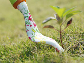 NAYE weeder enables quick weed removal and soil care.