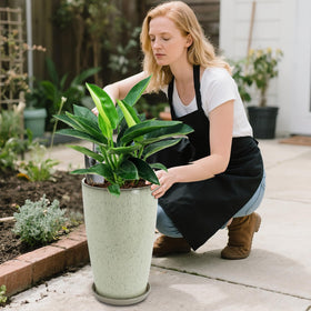 Neoaider balance planter indoor-outdoor versatility enhances living spaces.