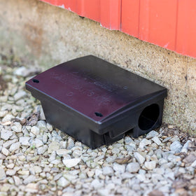 Lockable lid on Neogen 000550 bait station demonstrating tamper resistance.
