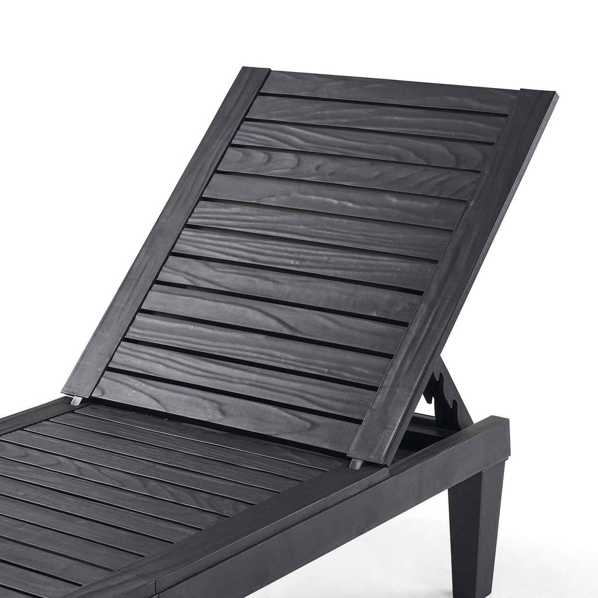 Nestl quick-assembly chaise with five-minute setup.