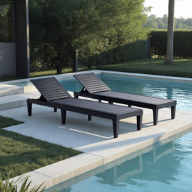 Nestl weatherproof polypropylene with wood grain design.