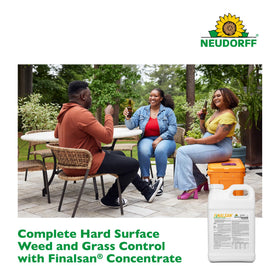 Neudorff Finalsan ready-to-use spray demonstrates large-area application.