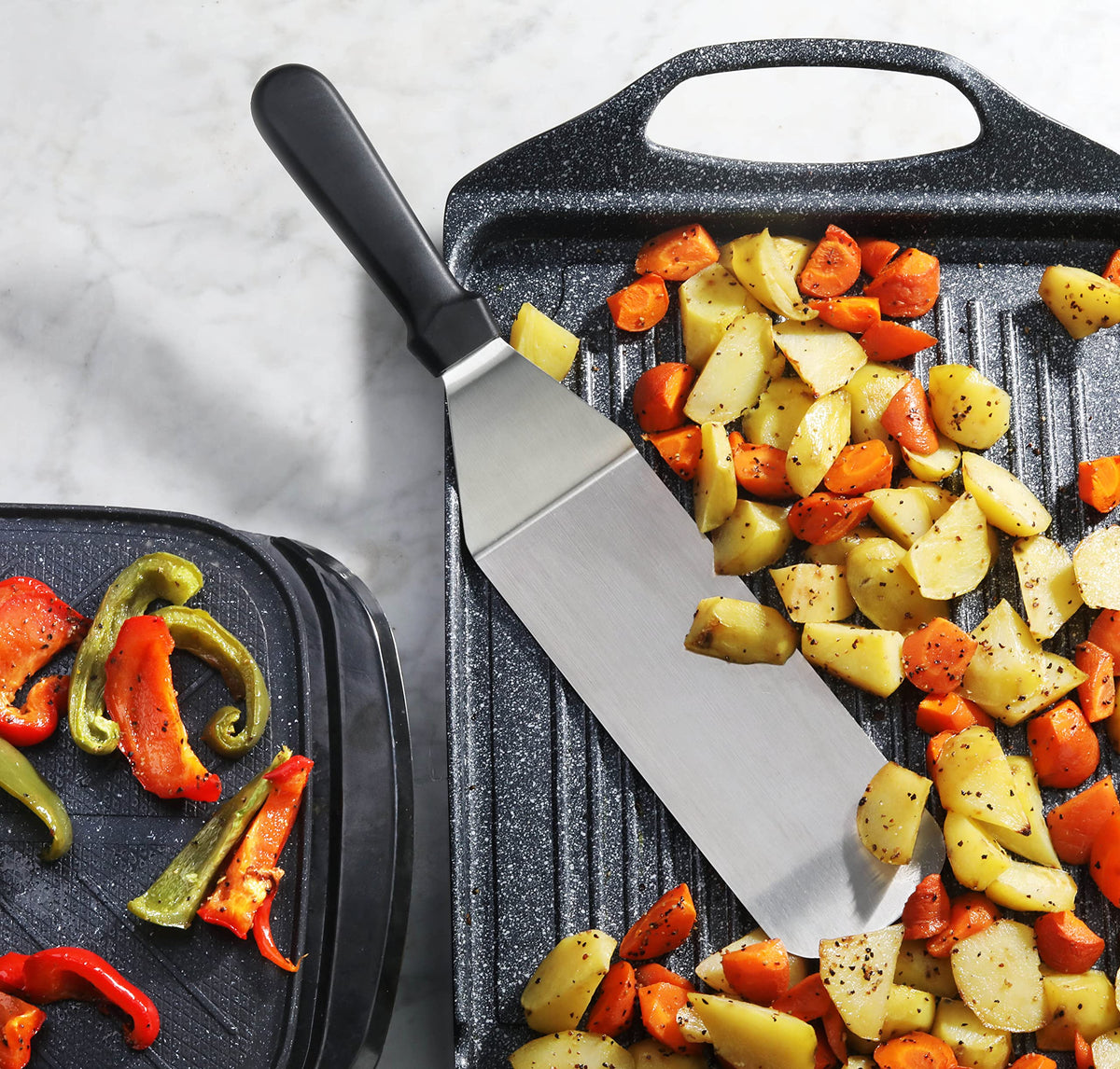 New Star 36190 14.5-inch turner for large pans and grills