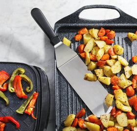New Star 36190 14.5-inch turner for large pans and grills