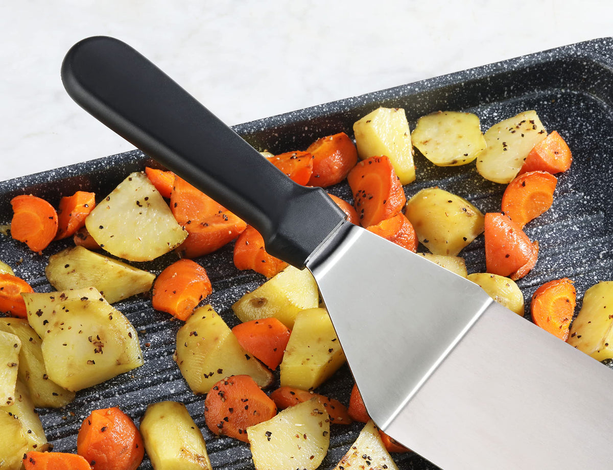 New Star 36190 14.5-inch turner fits large cookware and catering setups