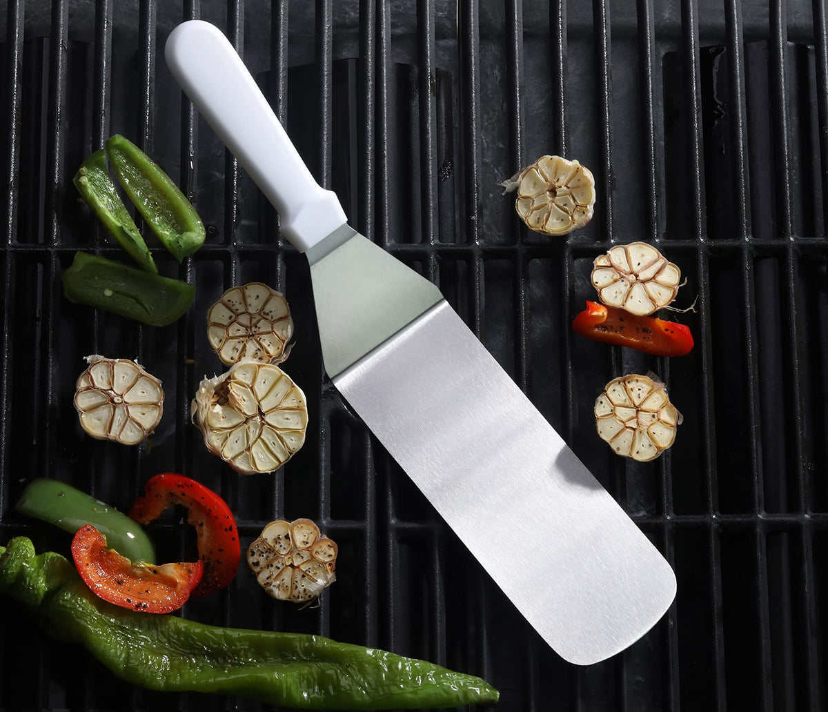 New Star grill turner with solid blade for restaurant-grade reliability.
