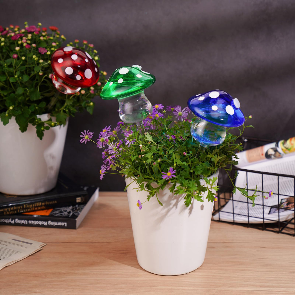 NiHome water level indicator on mushroom bulb helps monitor plant moisture.