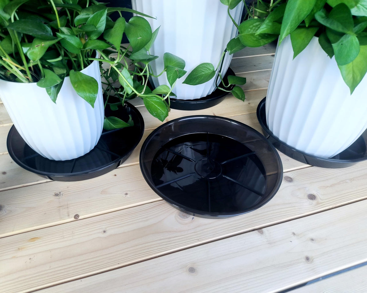 NIMYAU heavy-duty saucer with ventilated bottom guards floors.