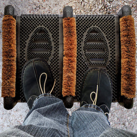 NINAMAR front-door mat cleans shoes efficiently, reducing indoor cleanups.