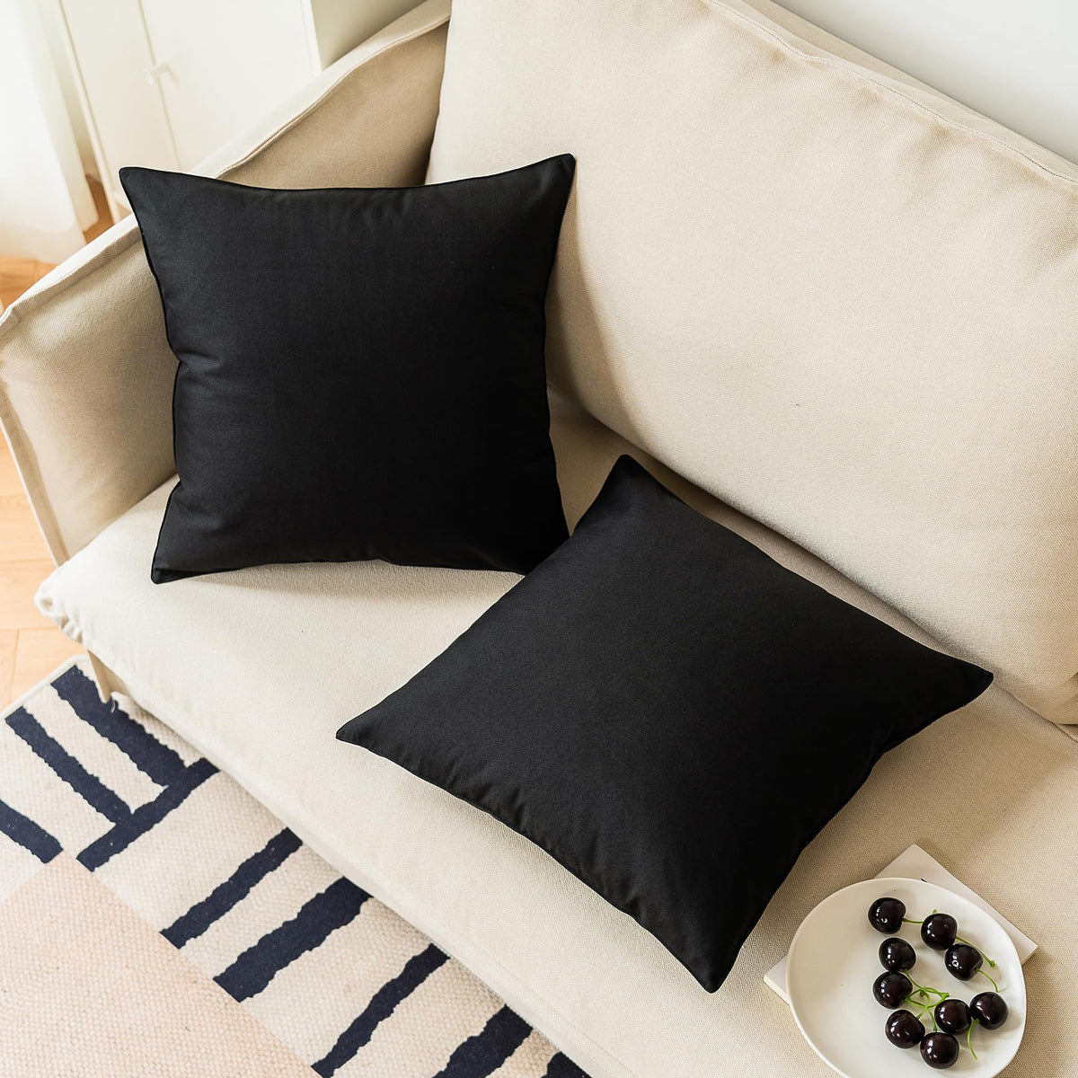 NiNi ALL pillow cover in outdoor use, garden setting with comfortable seating.