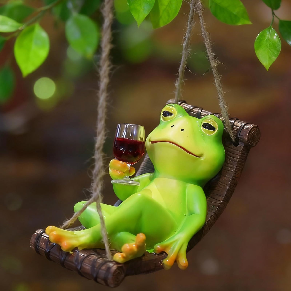 NINIPAPA frog garden decor with wine on a swing boosts outdoor party vibes.