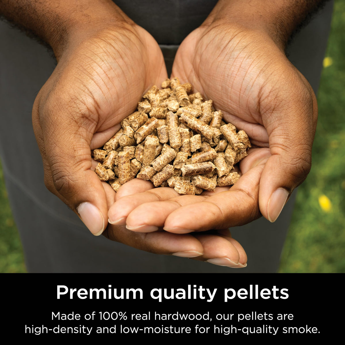 Ninja Woodfire Cherry Maple Oak blend pellets show rich color for balanced smoke.