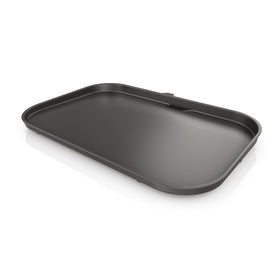 Ninja Woodfire Premium Griddle Plate demonstrating edge-to-edge heat for even searing.