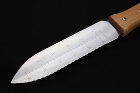 Nisaku NJP650 wooden handle provides secure grip for extended gardening sessions.