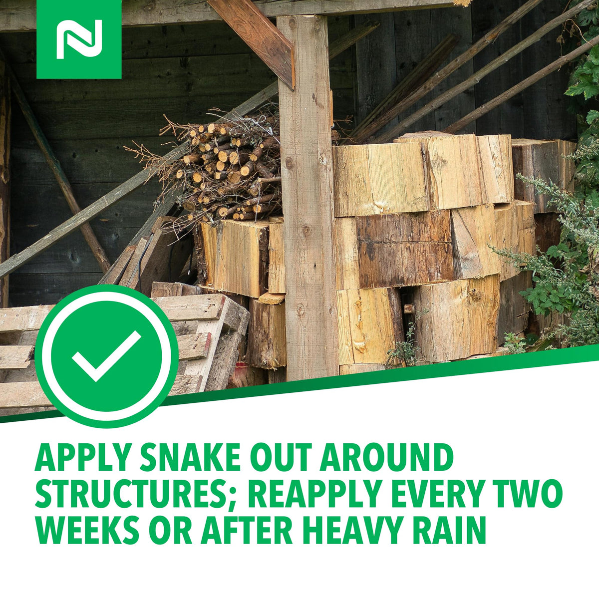 Nisus Snake Out uses natural oils like cedarwood, cinnamon, and clove.