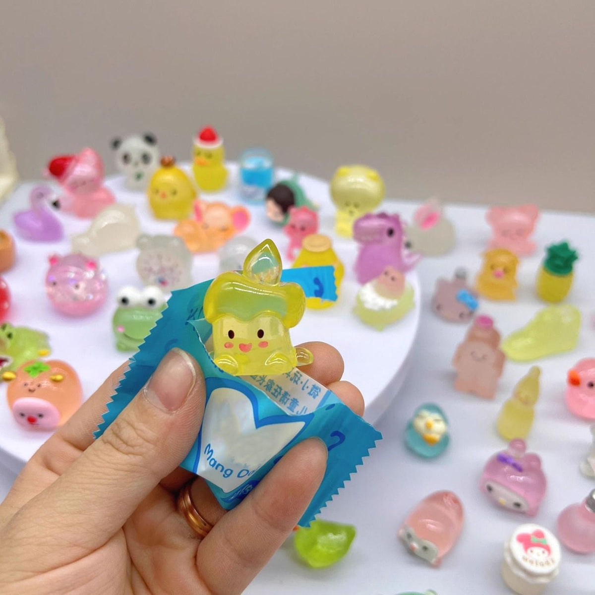 Nixegym glow-in-the-dark resin animals brighten desks and shelves.