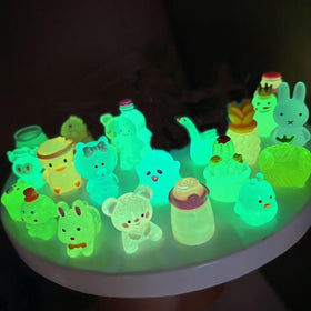 Nixegym eco-friendly resin figures for indoor and outdoor displays.