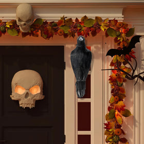 Noamus garden-decor crow shines as a year-round outdoor accent.