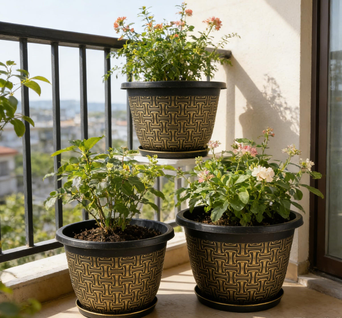 Nooulap indoor-outdoor planters suitable for windowsills and living areas in gold.