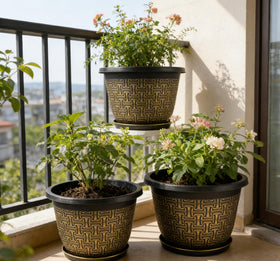Nooulap indoor-outdoor planters suitable for windowsills and living areas in gold.