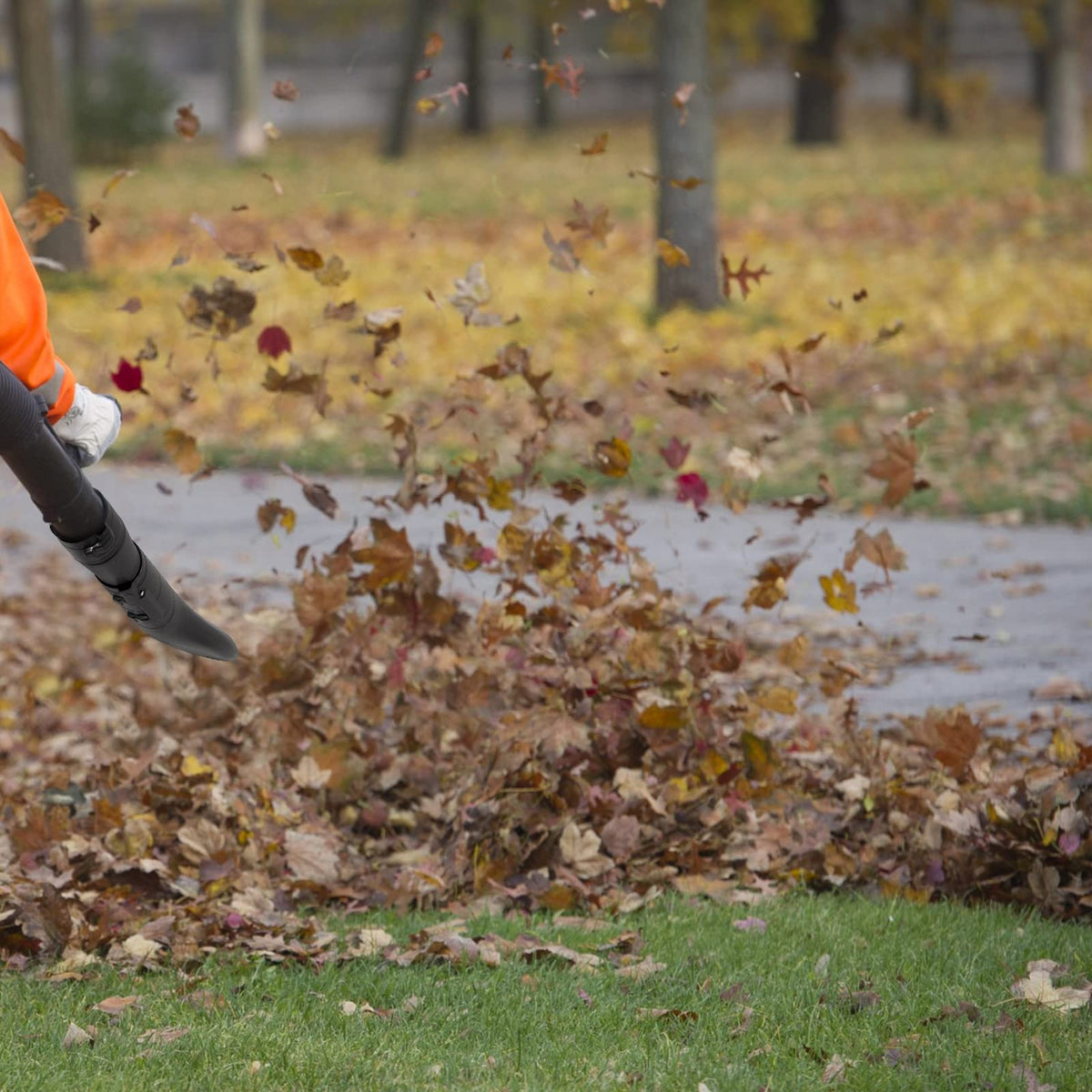 NOVINO cleaning kit increases efficiency for yard and deck tasks.