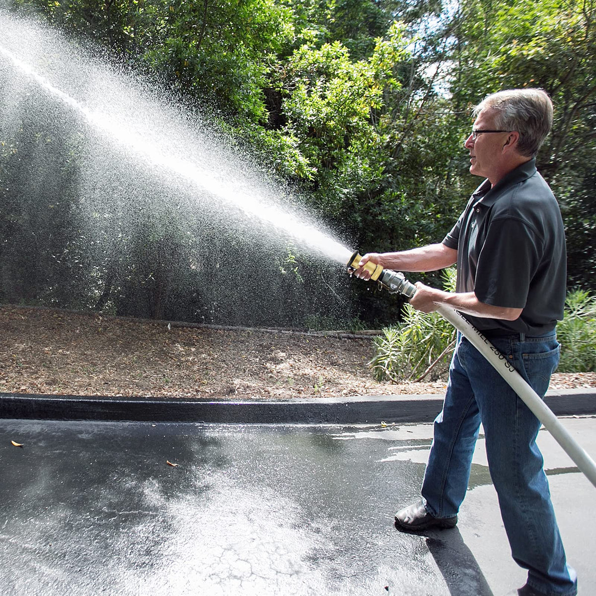 NOVINO nozzle ideal for greenhouse watering and plant care.