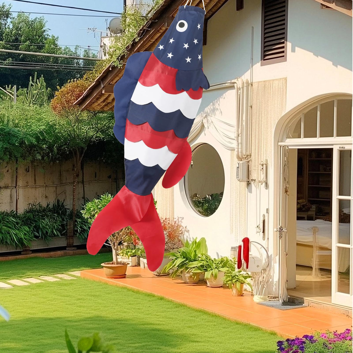 NOVWANG independence day windsock rotates freely with a secure clip