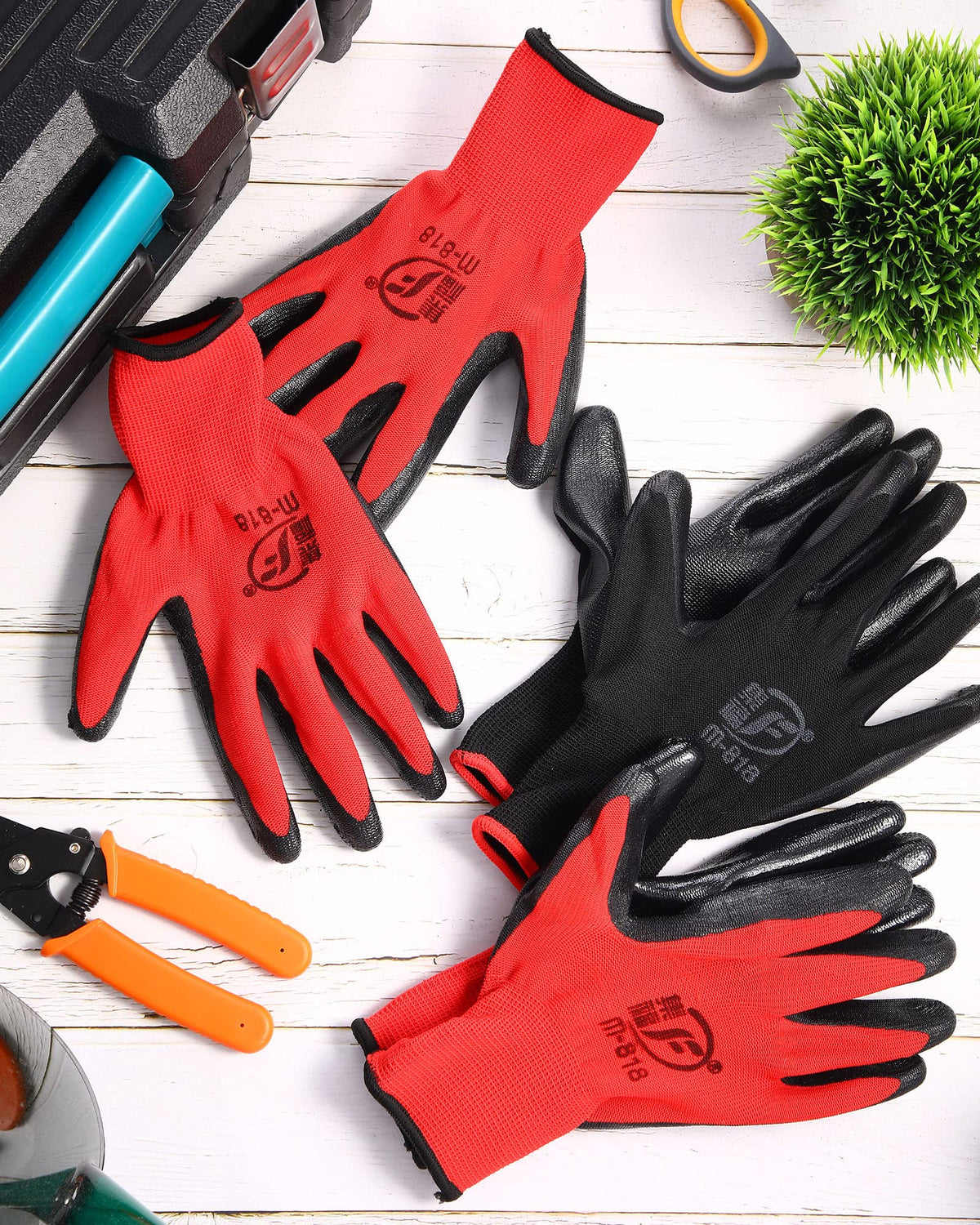 Nuogo safety work gloves suitable for men and women.
