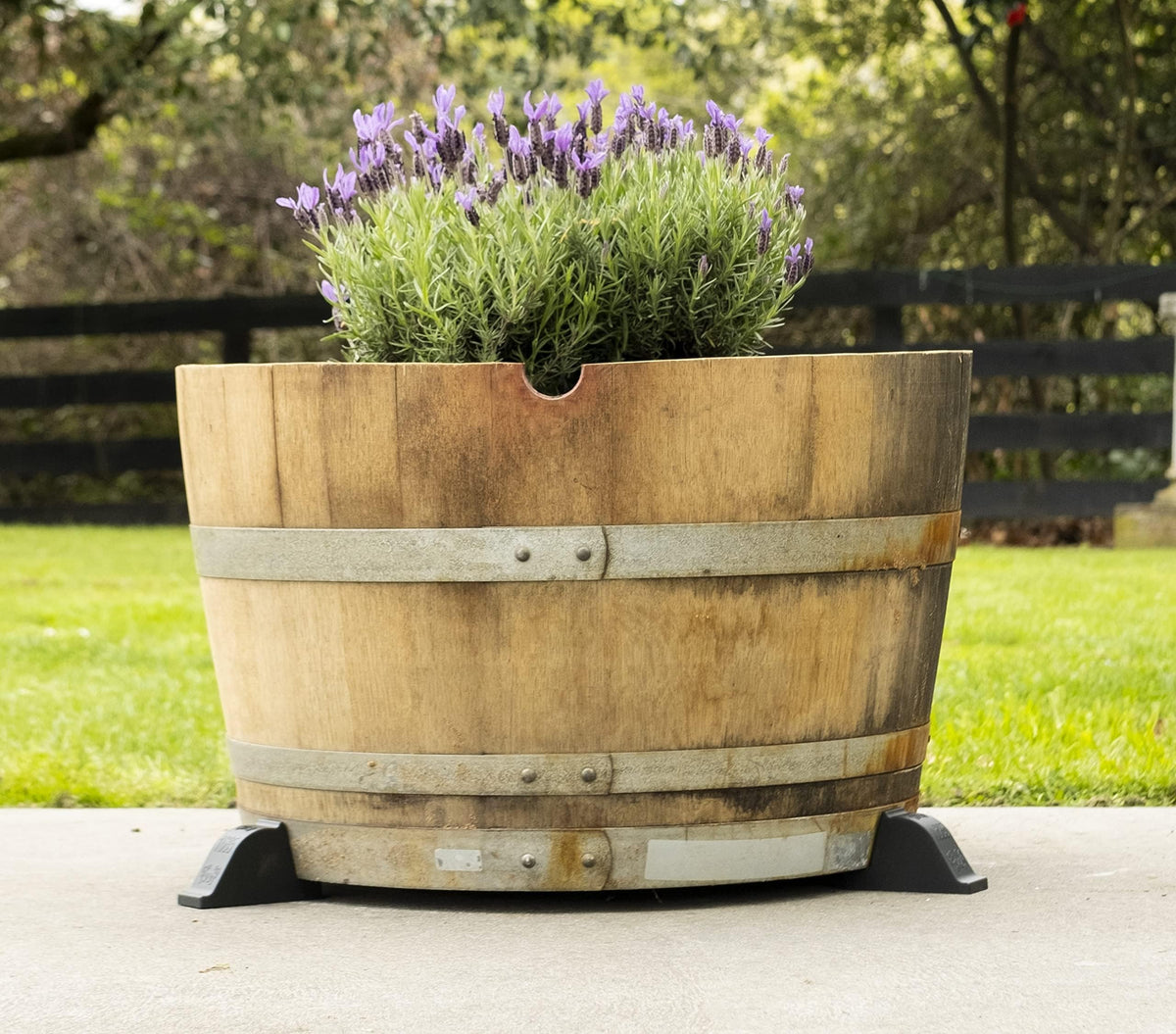 OAKENZ UV-stable polypropylene feet resist fading for outdoor use.